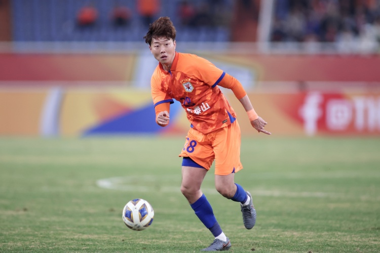 10人泰山客场0-2国安，高准翼：郑铮罚下后一边倒