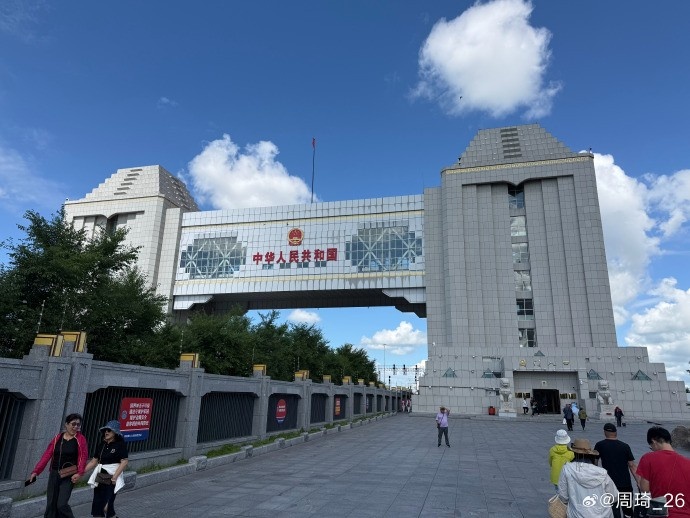 周琦满洲里度假晒照 季后赛场均2.1盖帽成北京内线屏障
