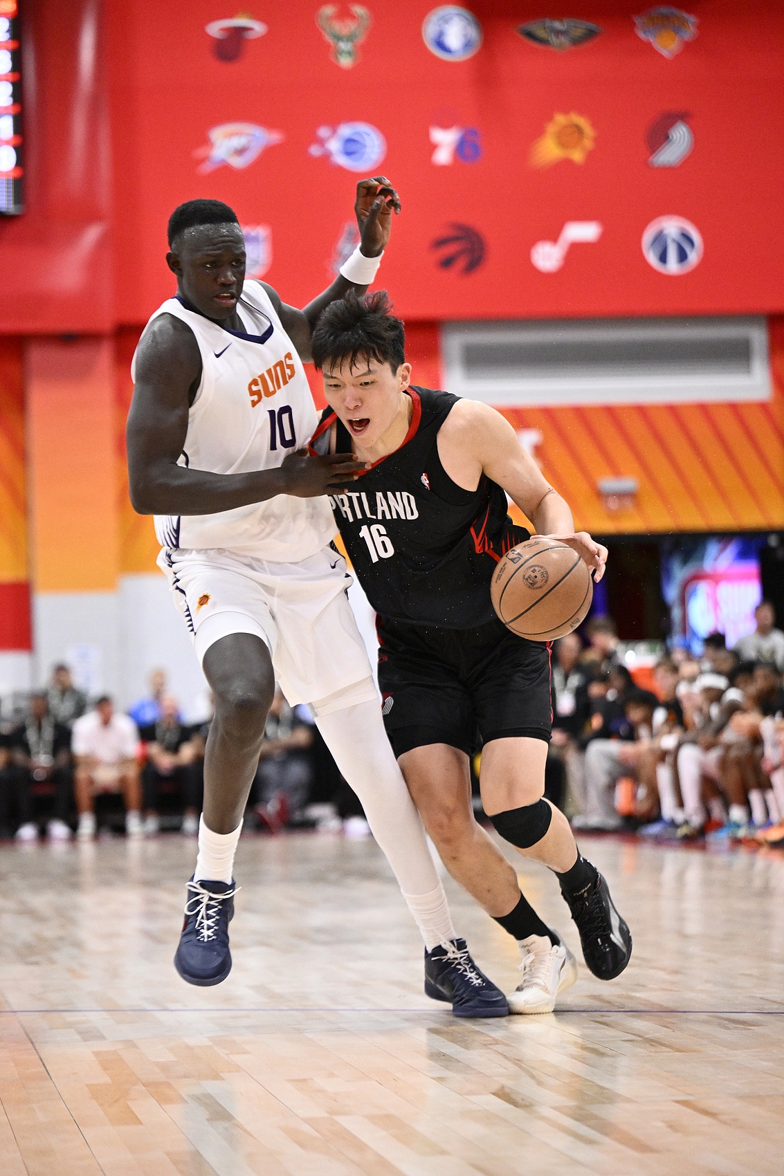 杨瀚森26分钟12+9+4 管维佳:夏联季前赛要拼命抢机会
