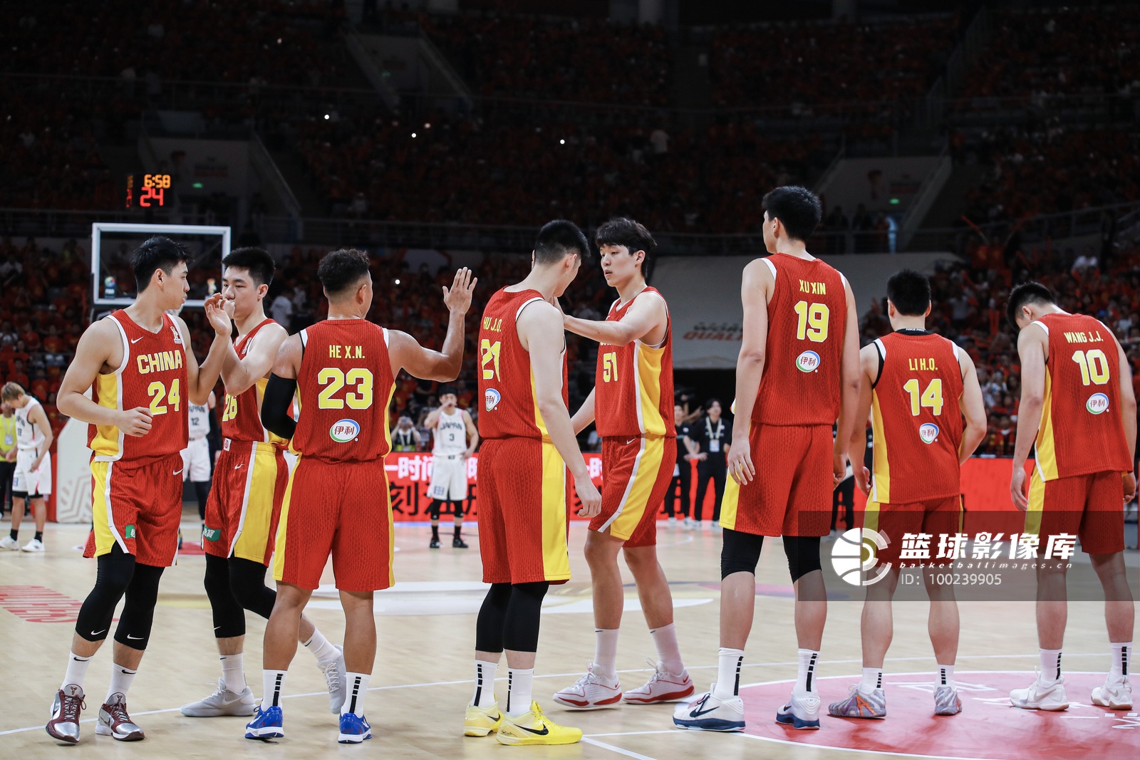 FIBA商业赛背后：中国男篮半场62-43领先喀麦隆，门票收费10元引争议