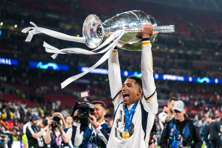 转会窗“亿时代”:1亿欧门槛被踏破,不再只属于C罗内马尔姆巴佩 转会窗“亿时代”:1亿欧门槛被踏破,不再只属于C罗内马尔姆巴佩