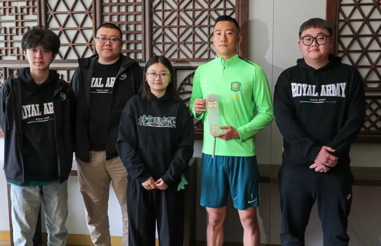 韩佳奇当选国安月度最佳 球迷:用神扑征服我们的心 韩佳奇当选国安月度最佳 球迷:用神扑征服我们的心