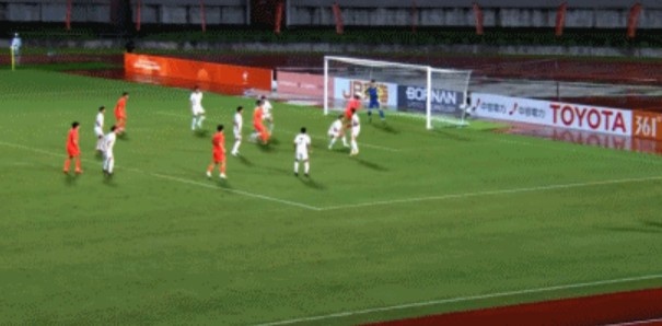 亚运开门红!U23国足2-1逆转朝鲜 37岁吴曦29岁张玉宁均传射建功 亚运开门红!U23国足2-1逆转朝鲜 37岁吴曦29岁张玉宁均传射建功