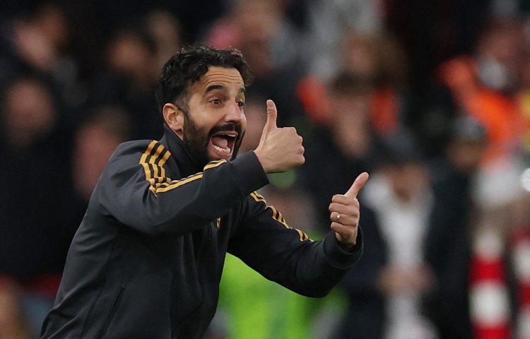 曼联财报:全年收入6.776亿镑创新高 解雇阿莫林等相关费用820万 曼联财报:全年收入6.776亿镑创新高 解雇阿莫林等相关费用820万